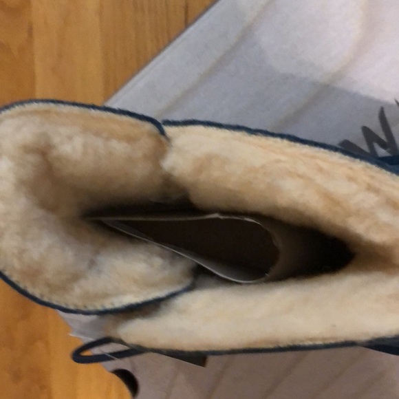NWT BearPaw Dark Blue Boot - Picture 4 of 6